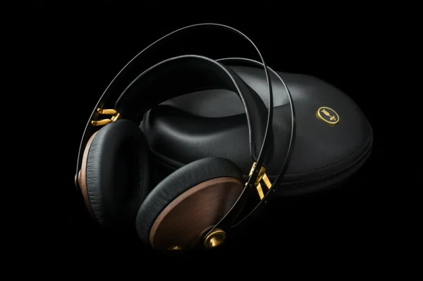 Meze Audio 99 CLASSICS Walnut/Gold Closed Headphones - Image 3