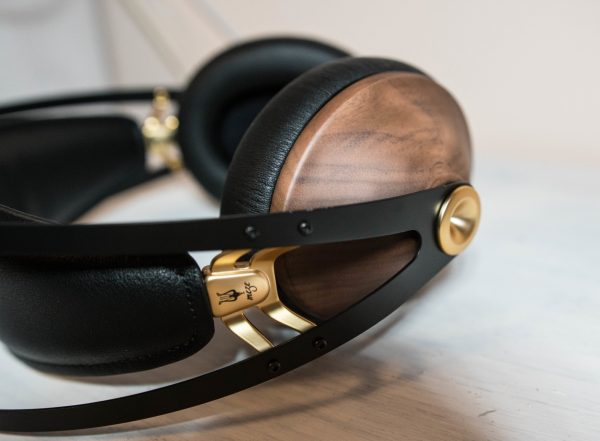 Meze Audio 99 CLASSICS Walnut/Gold Closed Headphones - Image 2