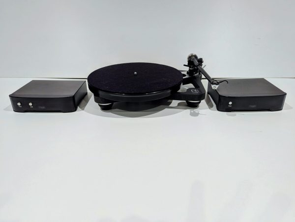 Rega Planar 8 turntable with Apheta 3 MC Cartridge. Pre-owned.